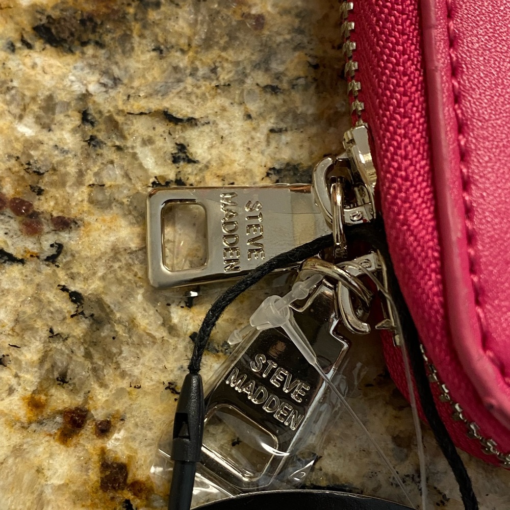 STEVE MADDEN PHONE CROSSBODY - Picture 6 of 12